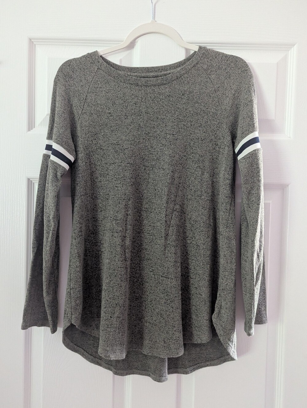 24/7 Maurices Women’s XS Green Gray Marled Swing Top Long Sleeve Varsity Stripe